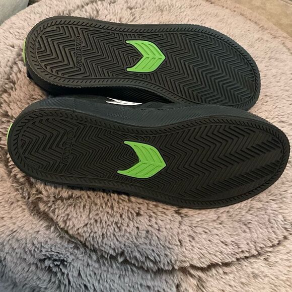 NIB Cariuma All Black Pro Slip On Skate Suede & Canvas Ivory Logo Sneaker Size 8 - Picture 8 of 8